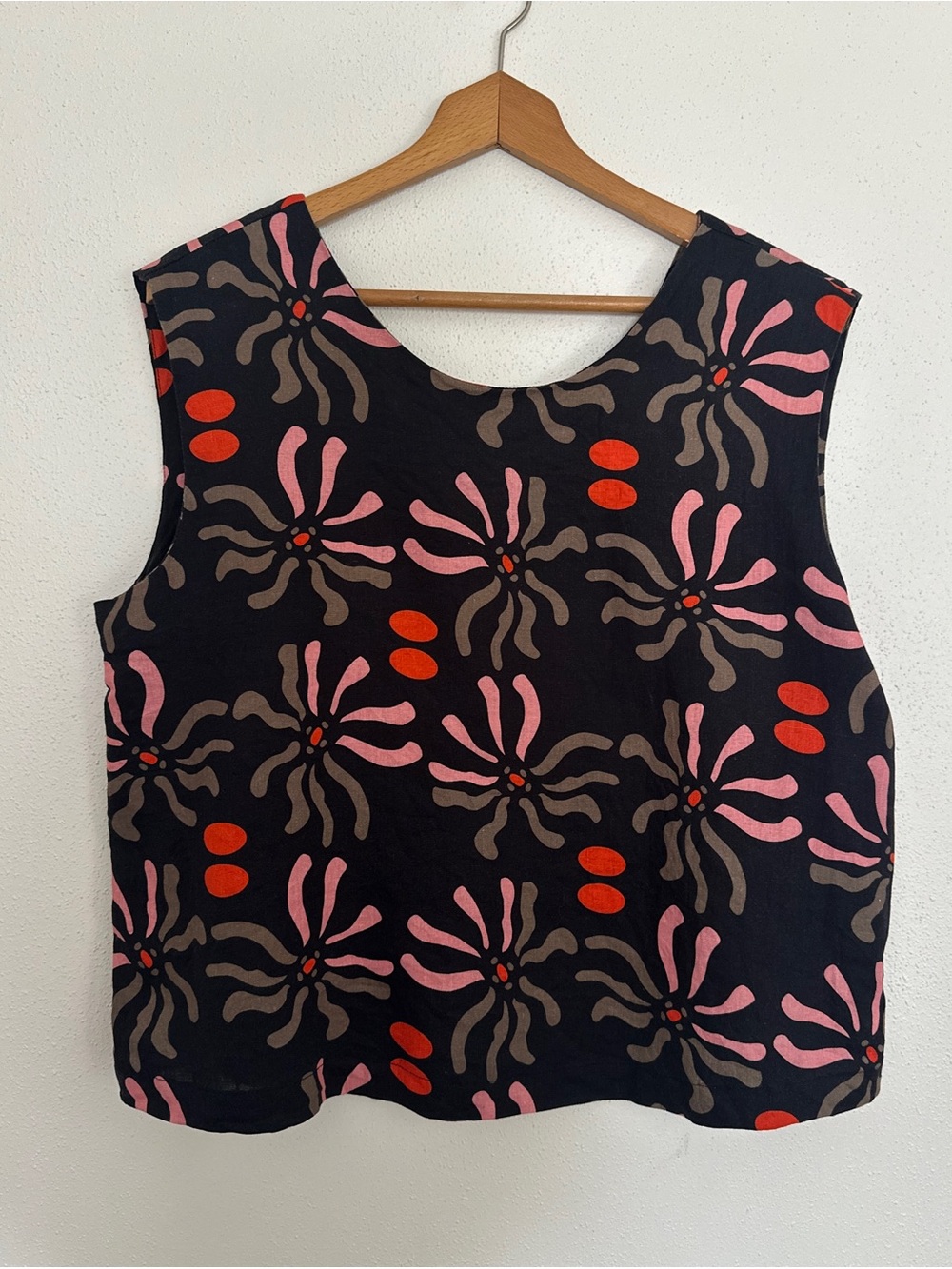 Sleeveless Floral Print Tank Top in Black with Pink & Red Accents